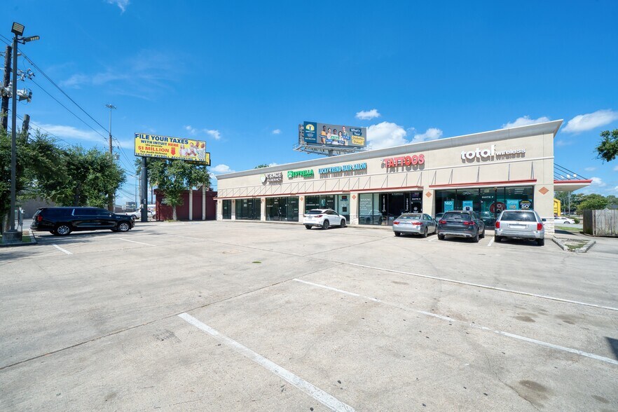 Primary Photo Of 8104 Southwest Fwy, Houston Freestanding For Lease