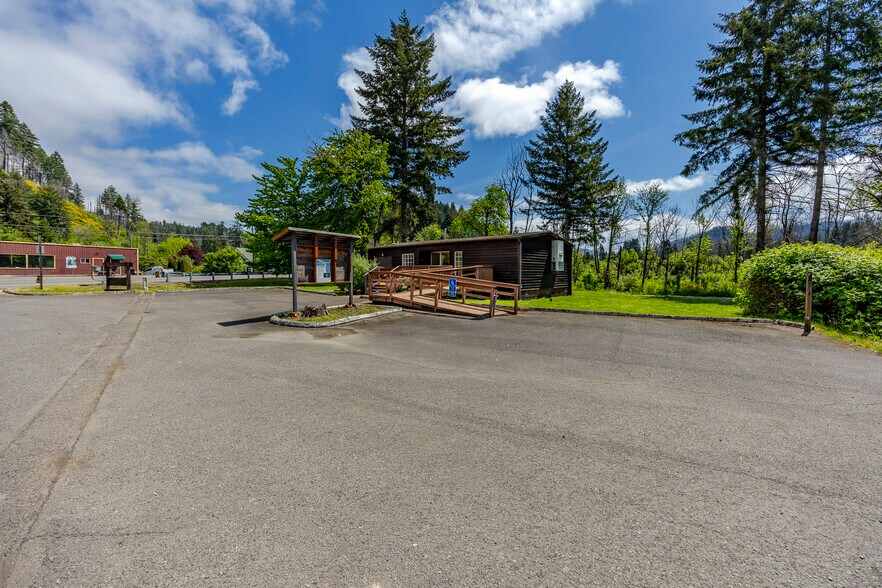 More Photos Of 45632 McKenzie Hwy, Vida Flex For Sale