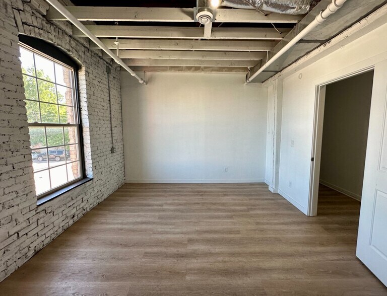 More Photos Of 1729 N 2nd St, Minneapolis Flex For Lease