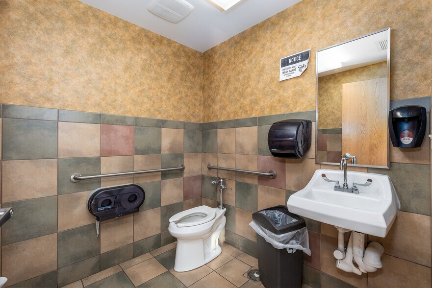 More Photos Of 237 Commercial St, Marseilles Fast Food For Sale