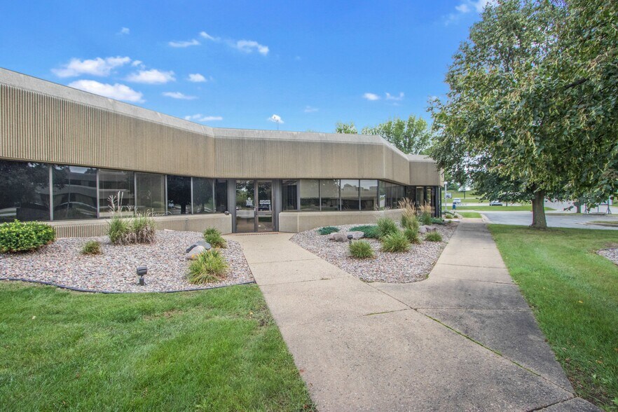 More Photos Of 1088 Springhurst Dr, Green Bay Office For Lease