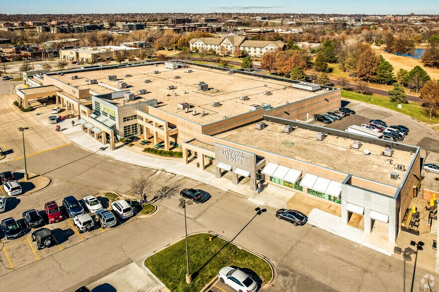 More Photos Of 6882-6936 W 135th St, Overland Park Unknown For Lease