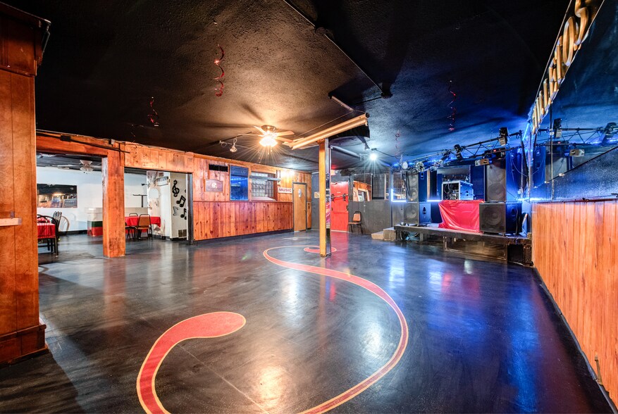 More Photos Of 1801 19th St, Lubbock General Retail For Sale