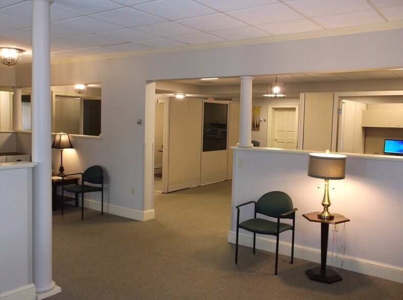 More Photos Of 601 Oregon St, Oshkosh Office For Lease