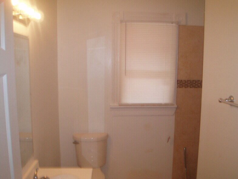 More Photos Of 821 W Marshall St, Richmond Specialty For Sale