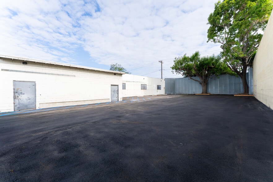 More Photos Of 2728 N Slater Ave, Compton Warehouse For Lease