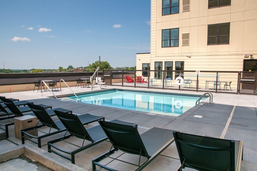 More Photos Of 2410 University Ave W, Saint Paul Apartments For Lease
