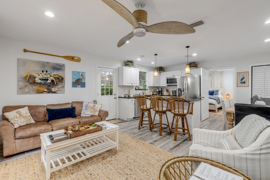 More Photos Of 801 Canal St, New Smyrna Beach Office For Sale