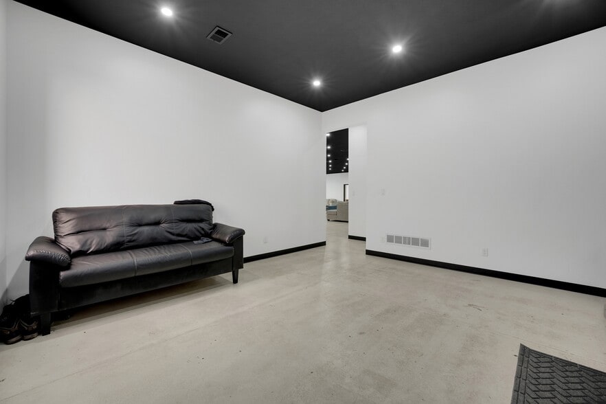 More Photos Of 22800 Highway H, Sedalia Manufacturing For Sale