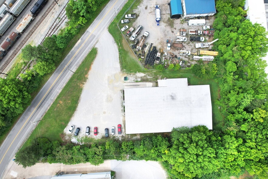 More Photos Of 2450 Riverside Drive, Chattanooga Warehouse For Sale