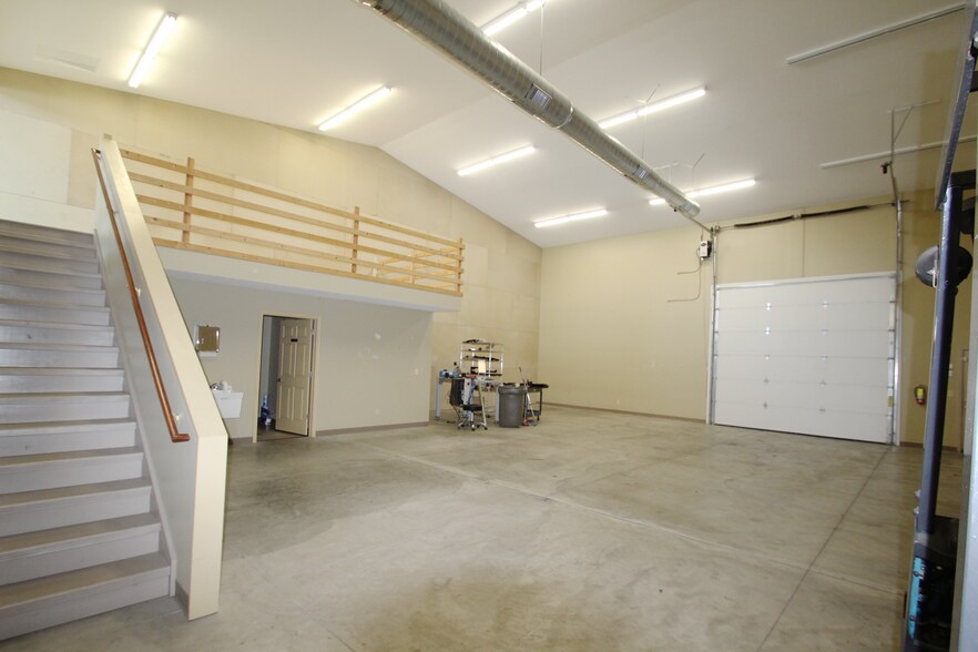 More Photos Of 8691 Wadsworth Rd, Wadsworth Light Manufacturing For Lease