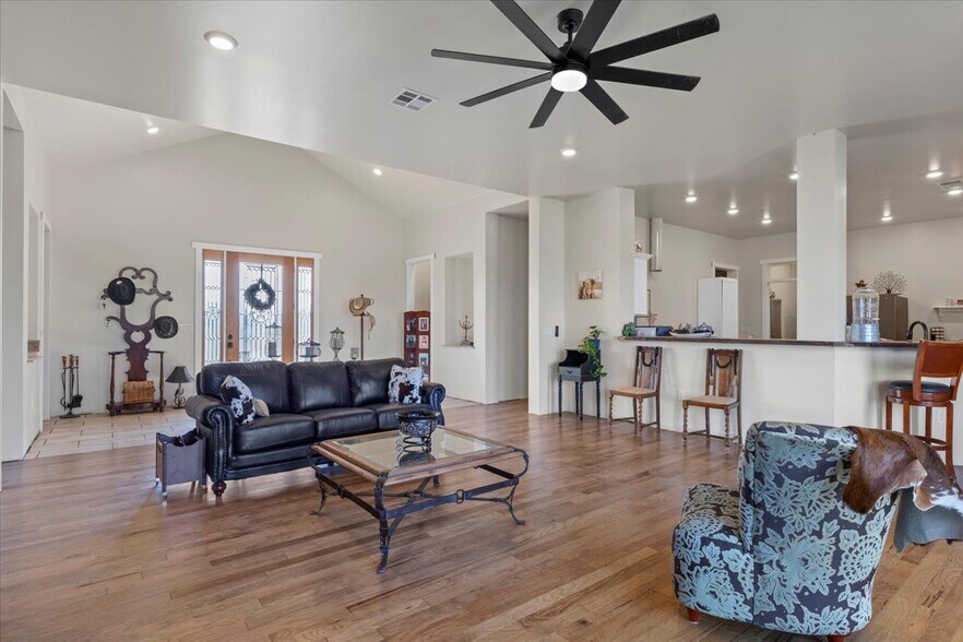 More Photos Of 16508 N Fm 973 Rd, Manor Specialty For Sale