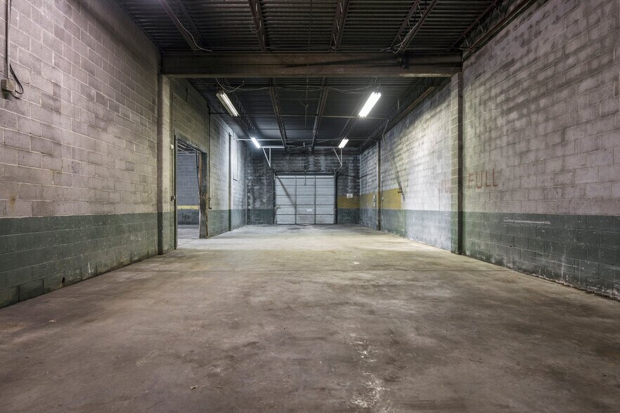 More Photos Of 1901 Old Butler Rd, New Castle Warehouse For Sale