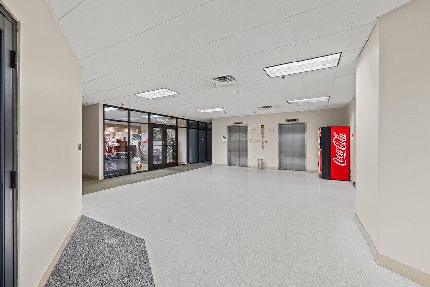 More Photos Of 4411 Washington Ave, Evansville Medical For Sale