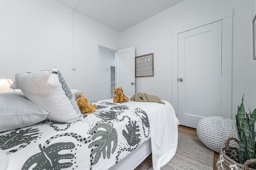 More Photos Of 1538 Thomas Ave, San Francisco Apartments For Sale