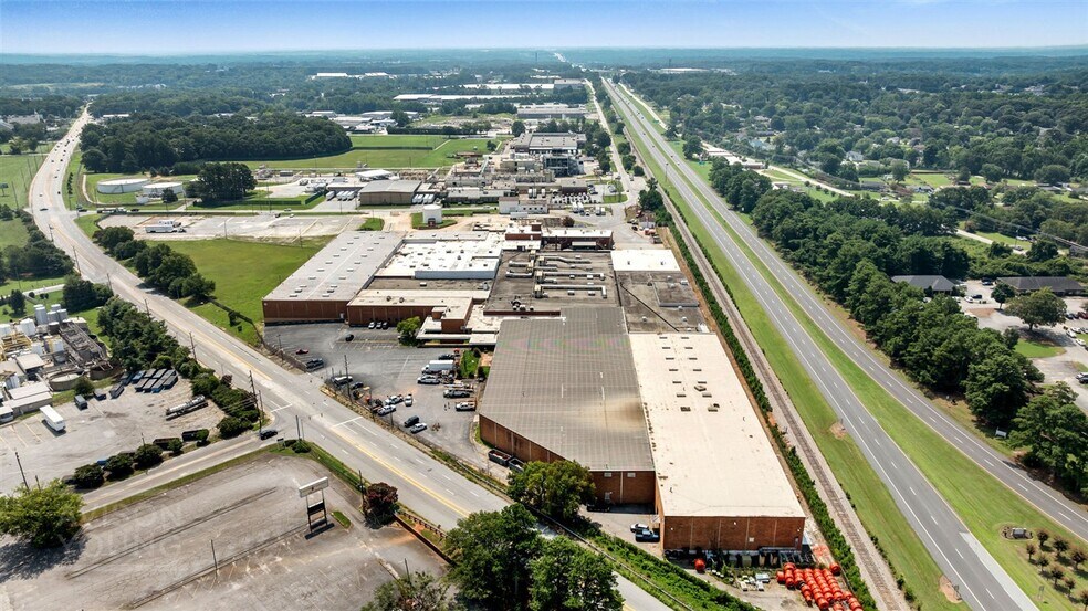 More Photos Of 300 S Main St, Mauldin Warehouse For Sale