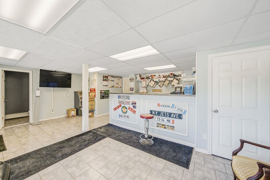 More Photos Of 18 Havenwood Dr, Shirley Auto Repair For Sale