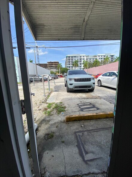 More Photos Of 2001-2017 Harrison St, Hollywood Restaurant For Lease