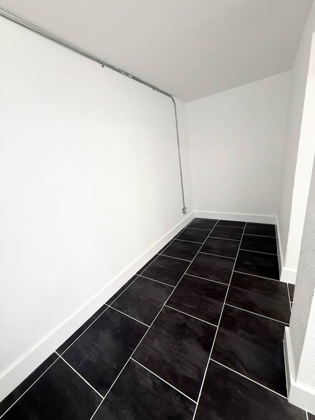 More Photos Of 221-225 N Dixie Hwy, Hallandale Beach Auto Repair For Lease