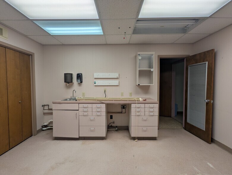 More Photos Of 715 Orleans St, Beaumont Office For Sale