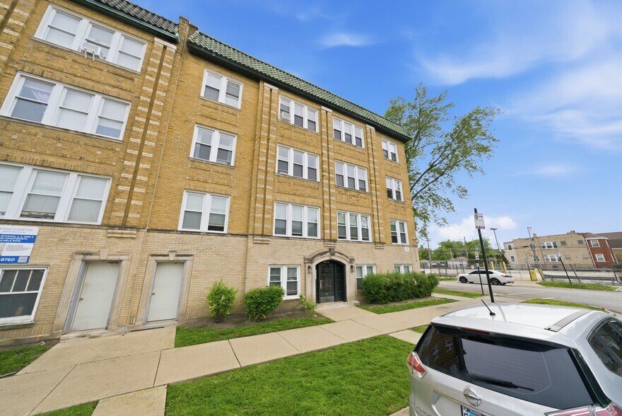 More Photos Of 4057 W School St, Chicago Apartments For Sale