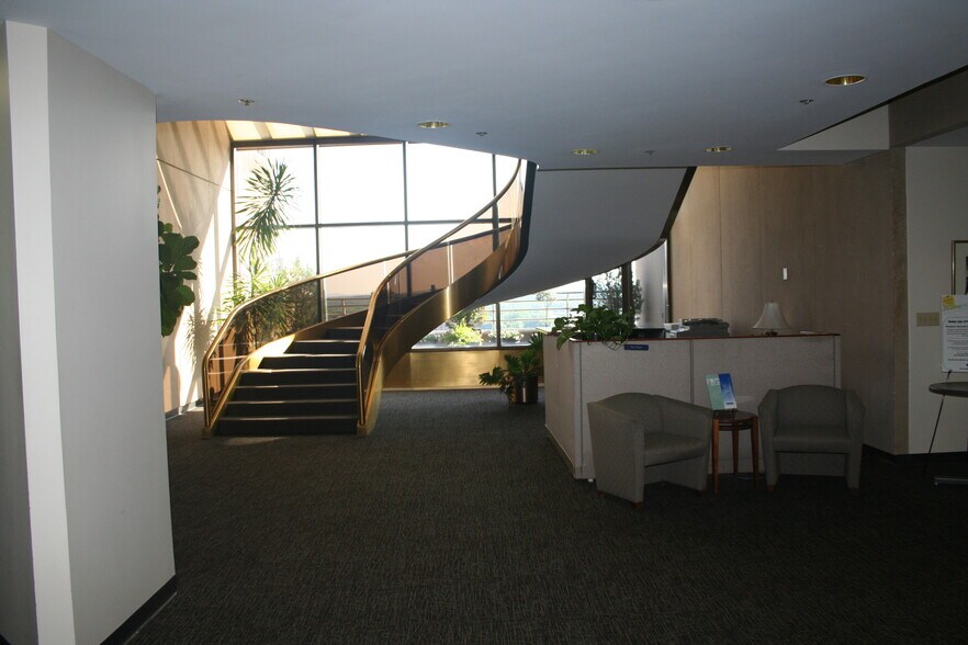 More Photos Of 1350 Main St, Springfield Office For Lease