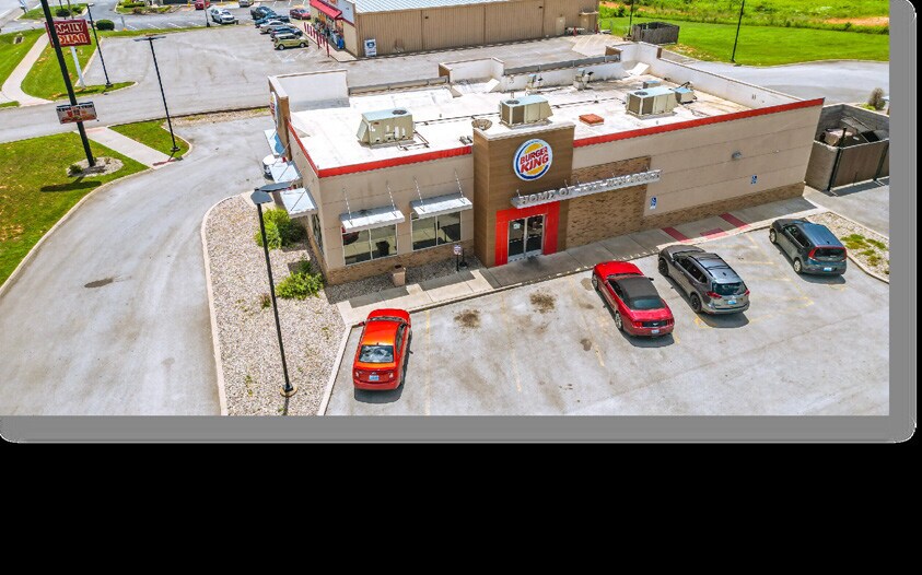 More Photos Of 926 S Lincoln Blvd, Hodgenville General Retail For Sale