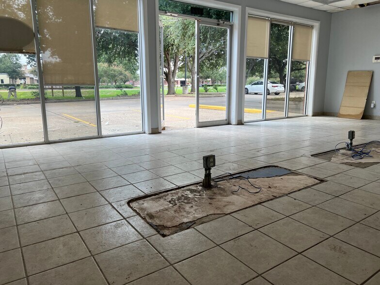 More Photos Of 5727 Highway 6, Missouri City Restaurant For Lease