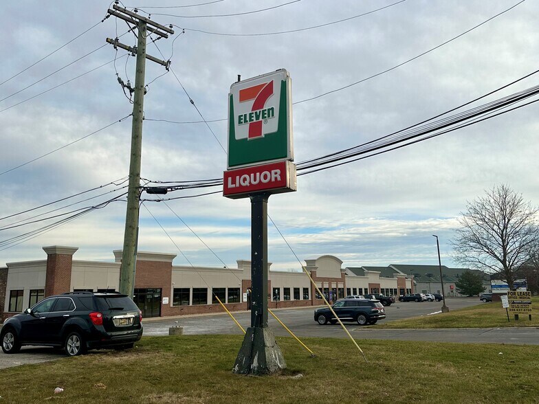 More Photos Of 13805 Plumbrook Rd, Sterling Heights Freestanding For Lease