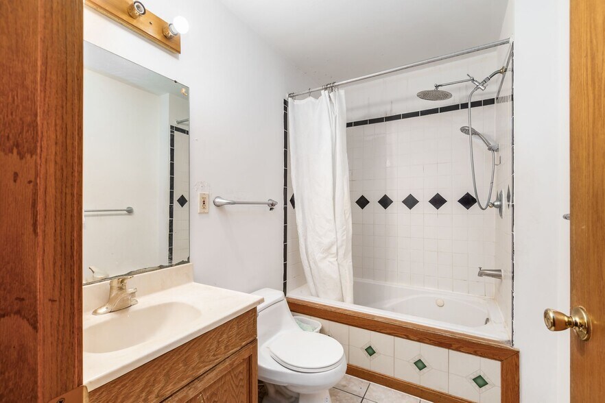 More Photos Of 10 S Park St, Mansfield Storefront Retail Residential For Sale