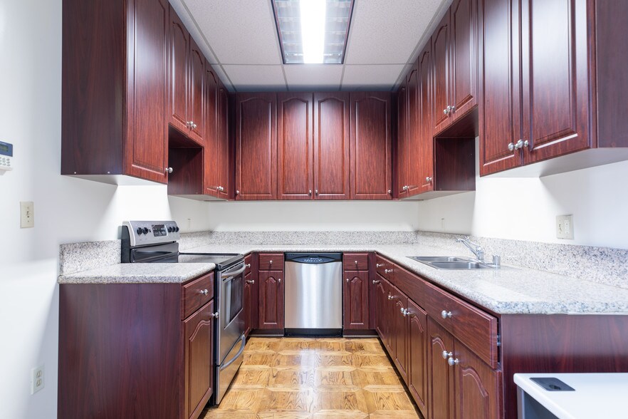 More Photos Of 21100 Erwin St, Woodland Hills Office For Sale