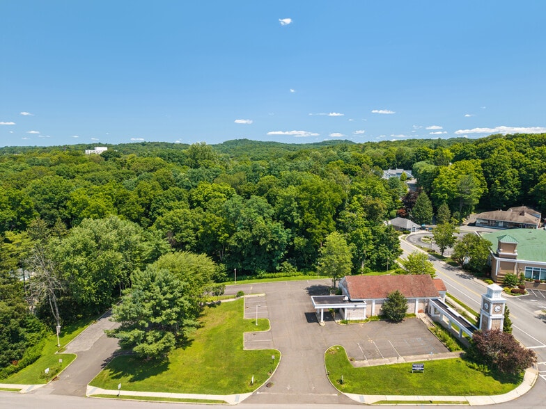 More Photos Of 662 E Main St, Mount Kisco Bank For Lease
