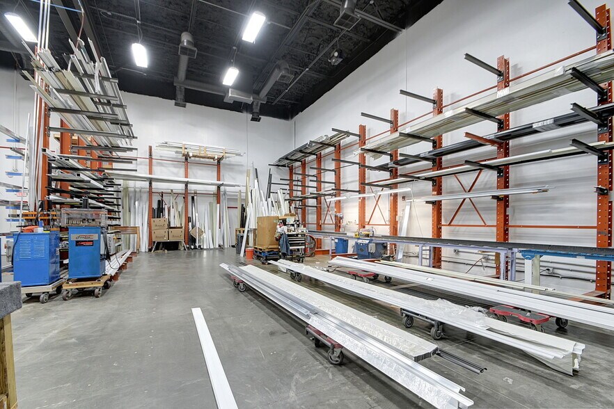 More Photos Of 7150 Seacrest Blvd, Lantana Showroom For Sale