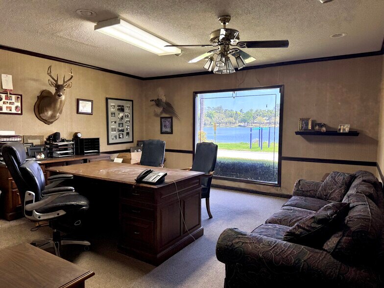 More Photos Of 151 SE Lakeshore Dr, Madison Medical For Sale