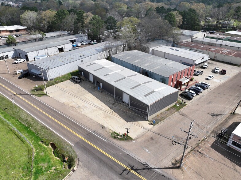 More Photos Of 650 Ridgewood Rd, Ridgeland Warehouse For Lease