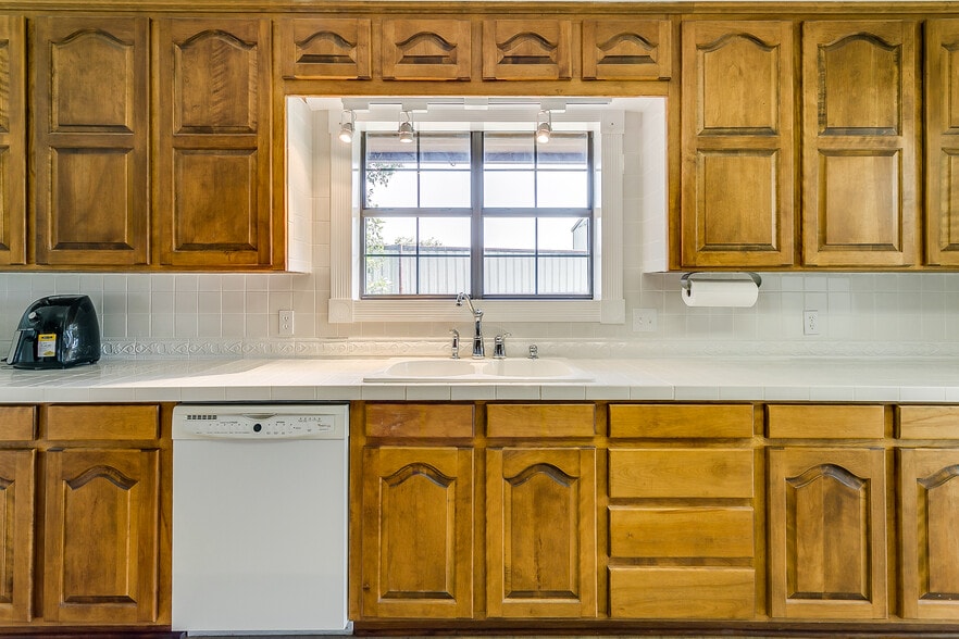 More Photos Of 3433 E Highway 199, Springtown Flex For Sale