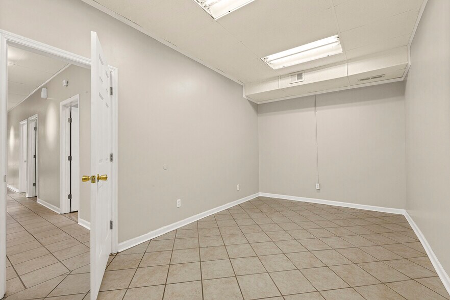 More Photos Of 150 N Steele St, Sanford Office For Sale