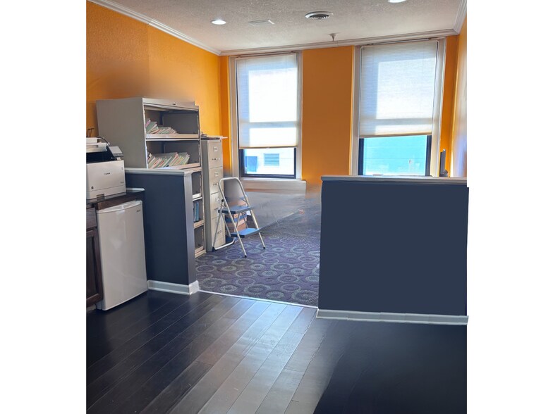 More Photos Of 121 S 4th St, Manhattan General Retail For Lease