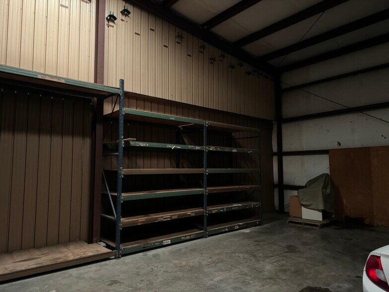 More Photos Of 4200 Shawnee Dr, Kansas City Manufacturing For Lease