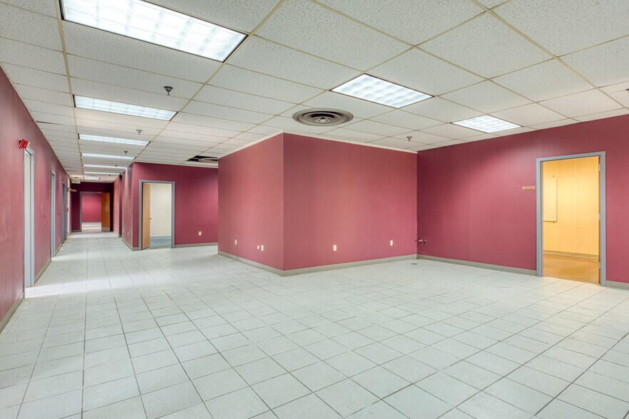 More Photos Of 400 Industrial Park Rd, Farmville Manufacturing For Lease