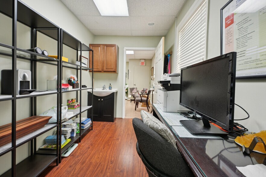 More Photos Of 800 Wyckoff Ave, Wyckoff Office For Sale