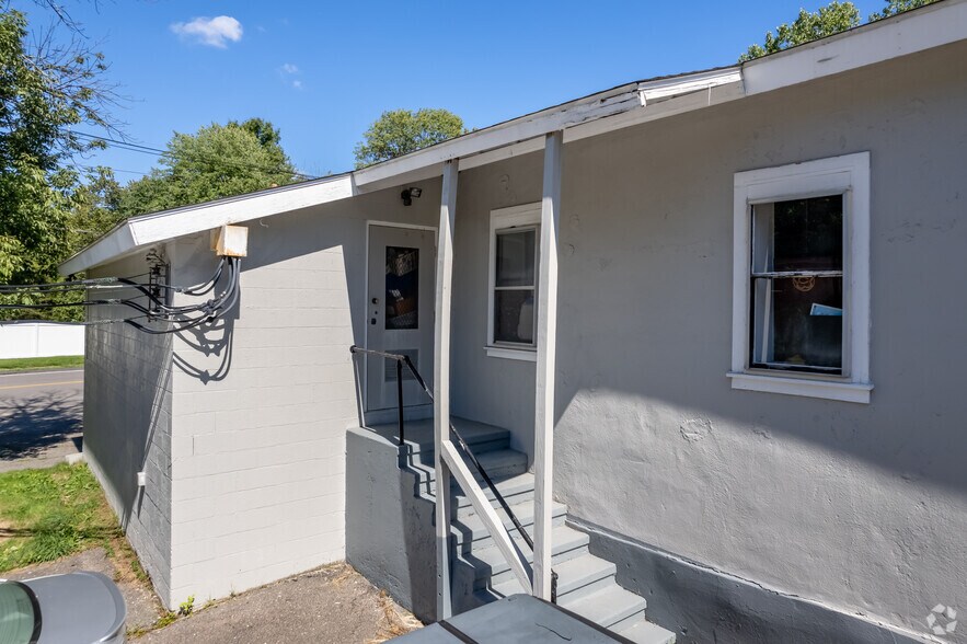 More Photos Of 67 Village St, Medway Manufacturing For Lease
