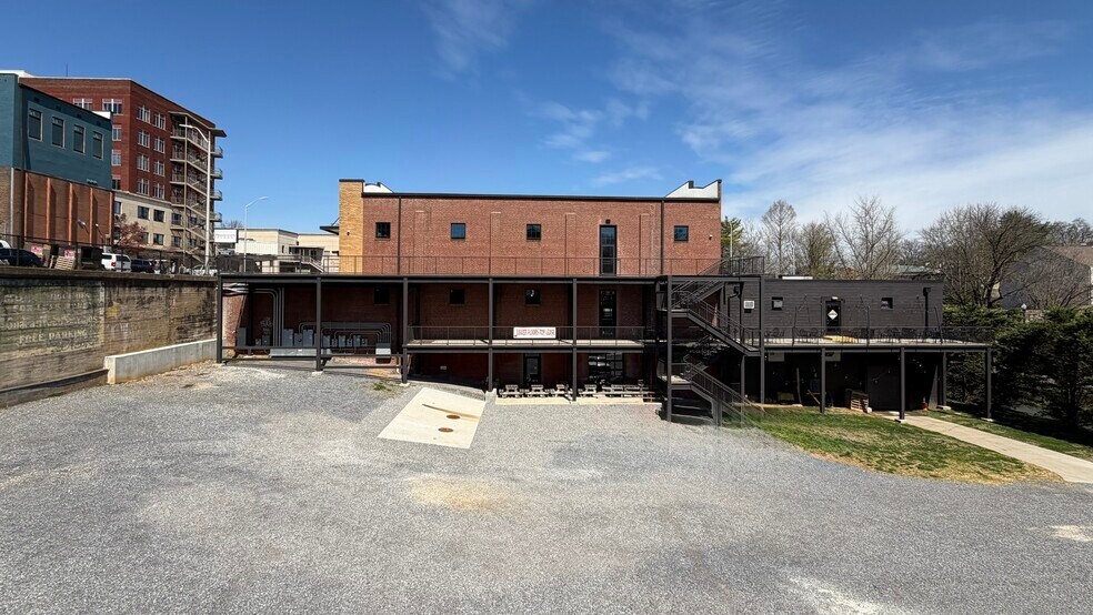 More Photos Of 201 S Court Street, Maryville General Retail For Lease