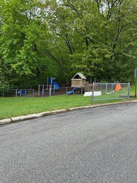 More Photos Of 50 Pamela Rd, Framingham Schools For Lease