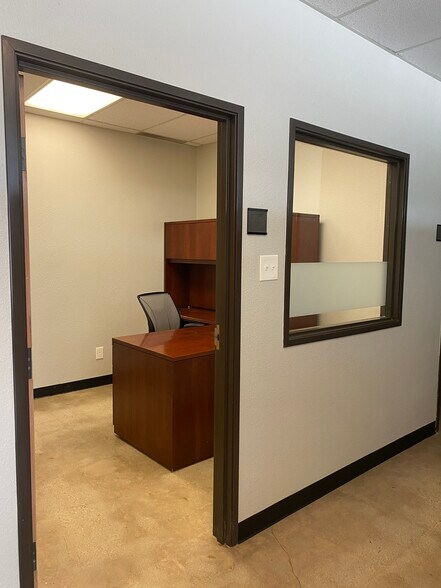 More Photos Of 411 N Main St, Euless Office For Lease