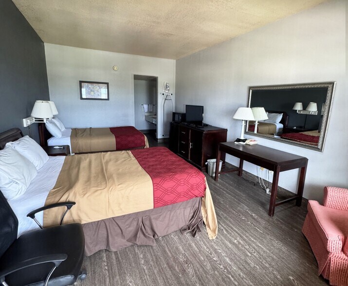 More Photos Of 111 Martinez St, Junction Hotel For Sale