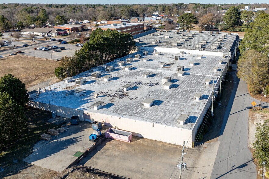 More Photos Of 112-118 Jones St, Fuquay-Varina Warehouse For Lease