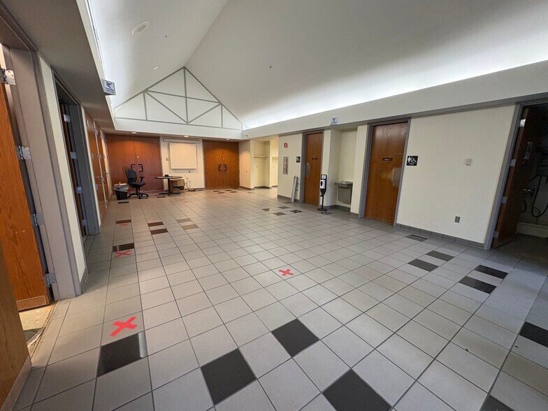 More Photos Of 1250 S Creasy Ln, Lafayette Research And Development For Lease