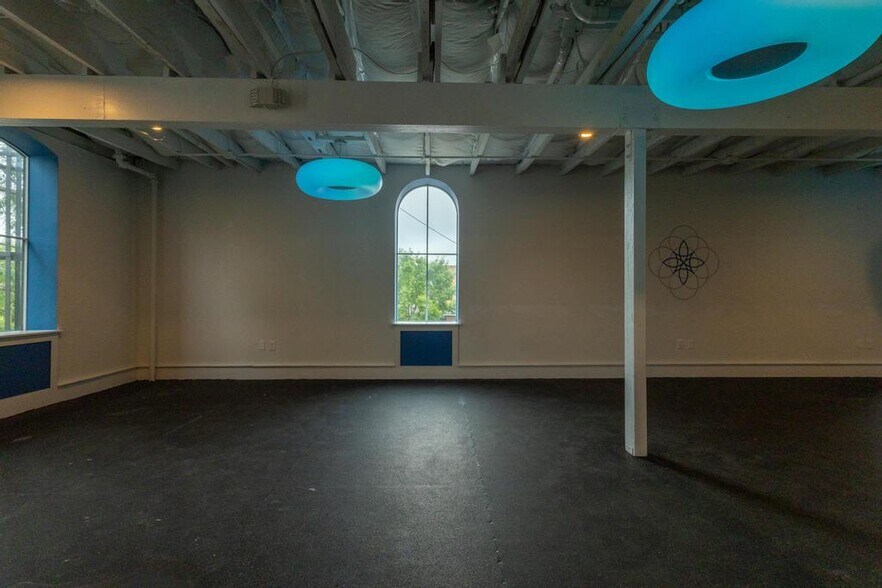 More Photos Of 117 East St, Hutto Loft Creative Space For Sale