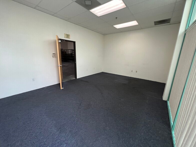 More Photos Of 5581 Daniels St, Chino Warehouse For Lease